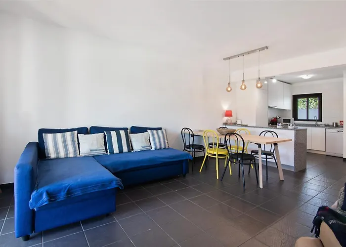 Kyara House アパート