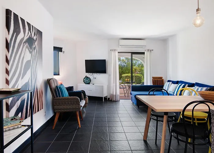 Kyara House アパート アルブフェイラ