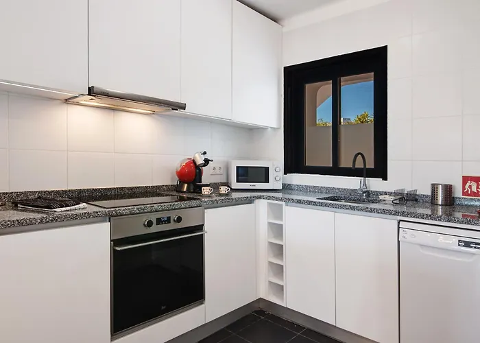 アパート Kyara House アルブフェイラ