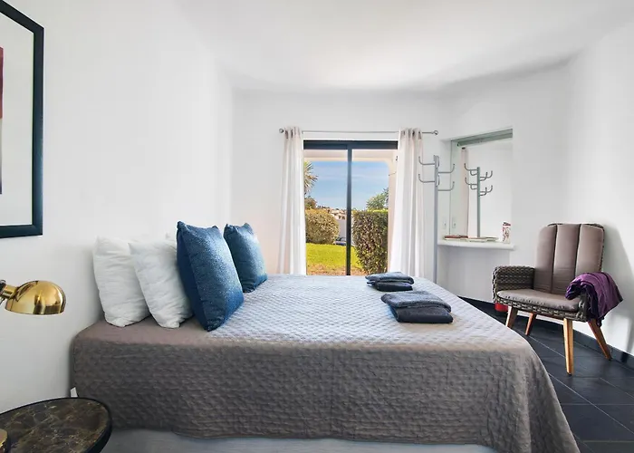 Kyara House アパート